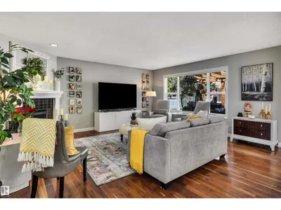 9804 145 AV NW photo 9