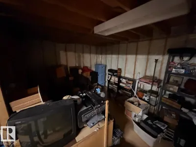 8816 137 AV NW photo 13