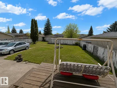 8816 137 AV NW photo 12