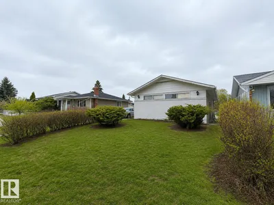 8816 137 AV NW photo 26
