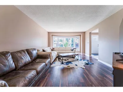 190 GARIEPY CR NW photo 14