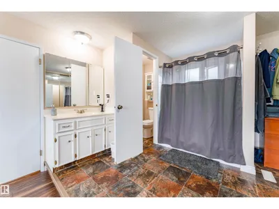 190 GARIEPY CR NW photo 31