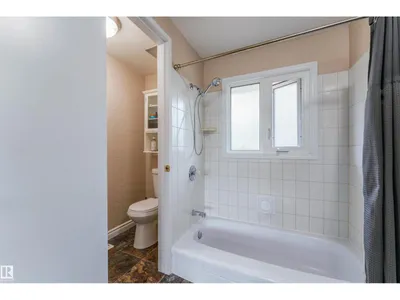 190 GARIEPY CR NW photo 32