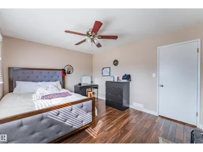 190 GARIEPY CR NW photo 35