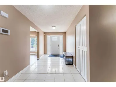 190 GARIEPY CR NW photo 4