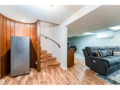 190 GARIEPY CR NW photo 44