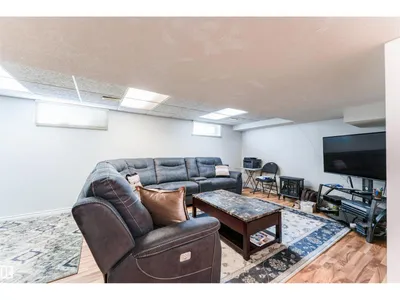 190 GARIEPY CR NW photo 45