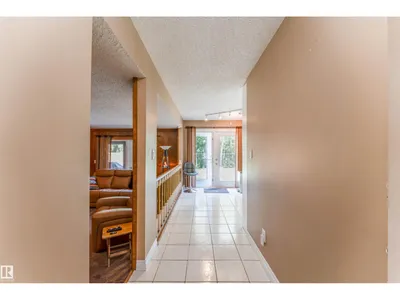 190 GARIEPY CR NW photo 5