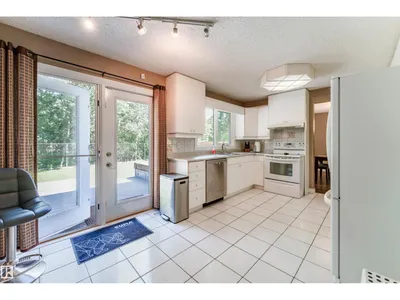 190 GARIEPY CR NW photo 6