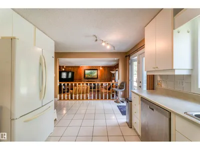 190 GARIEPY CR NW photo 7