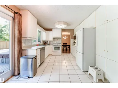 190 GARIEPY CR NW photo 8
