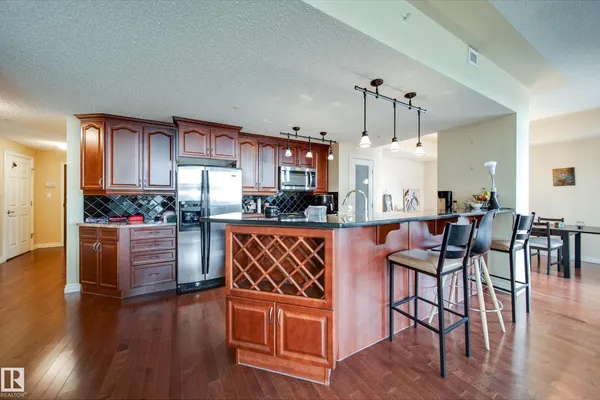 #1301 9020 JASPER AV NW photo 3