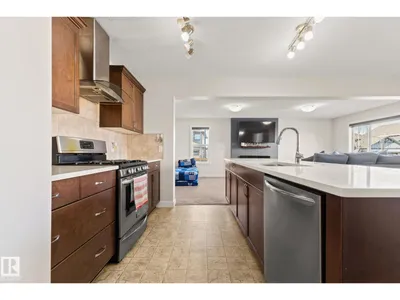 724 40 AV NW photo 12