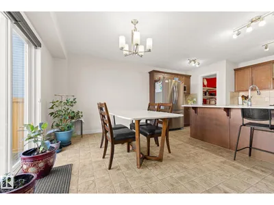 724 40 AV NW photo 17