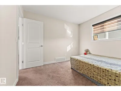 724 40 AV NW photo 22