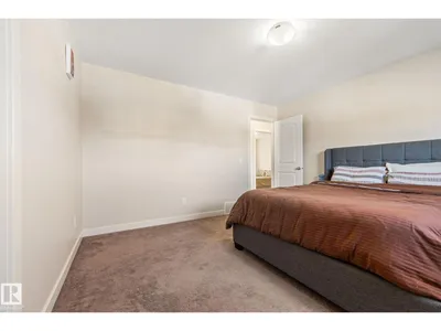 724 40 AV NW photo 25