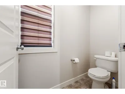 724 40 AV NW photo 33