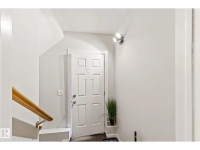 724 40 AV NW photo 42