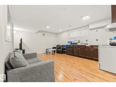724 40 AV NW photo 43