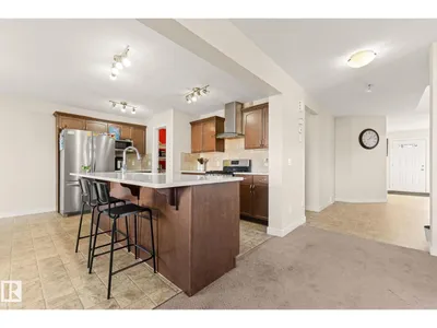 724 40 AV NW photo 9