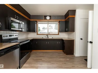 7120 139 AV NW photo 9