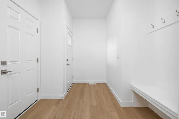 8632 183 AV NW photo 3