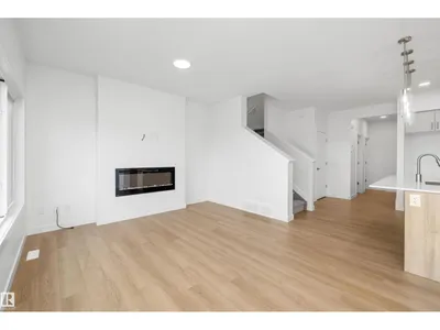8632 183 AV NW photo 16