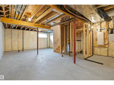 8632 183 AV NW photo 39