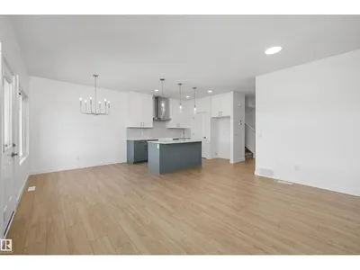 8616 183 AV NW photo 21