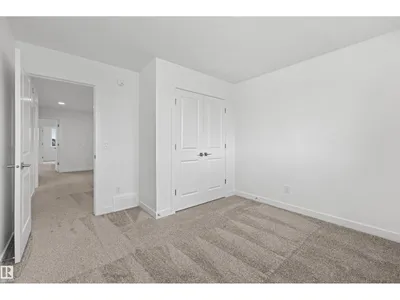 8616 183 AV NW photo 32