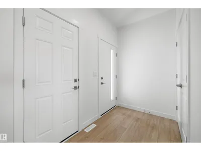 8616 183 AV NW photo 4