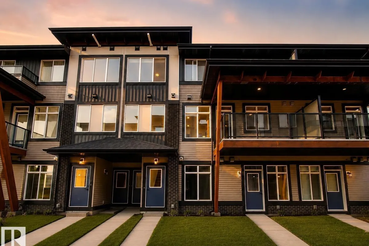#53 16231 19 AV SW exterior