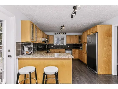 6016 177 ST NW photo 16