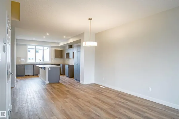 21148 25 AV NW photo 3
