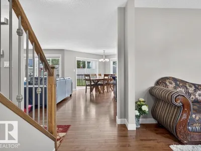 6811 19 AV SW photo 8