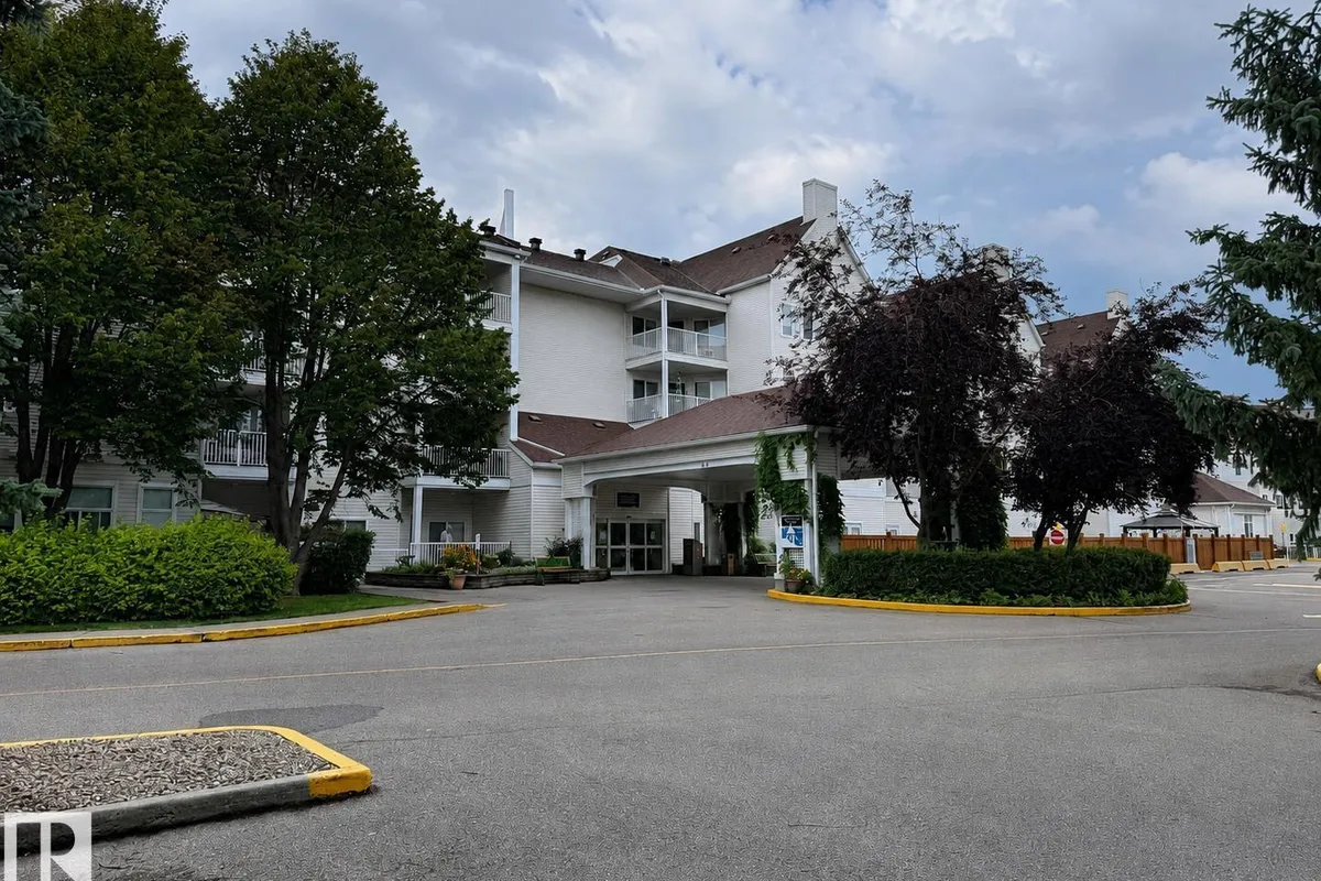 #402 78 McKenney AV exterior