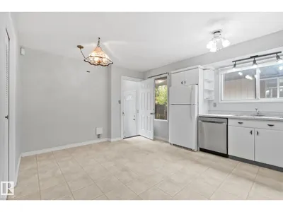 5111 40 AV NW photo 17