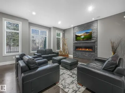 8927 120 ST NW photo 17