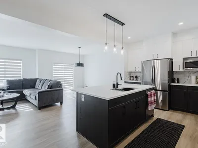 6411 27 AV SW photo 10