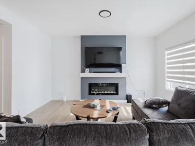 6411 27 AV SW photo 16