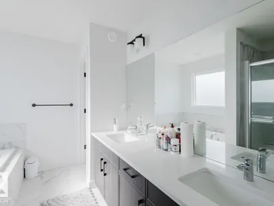 6411 27 AV SW photo 24