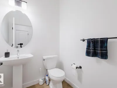 6411 27 AV SW photo 9