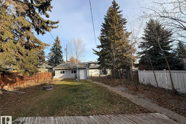 9733 143 ST NW photo 2