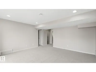 1832 56 ST SW photo 42