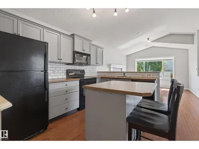 7815 14 AV SW photo 4