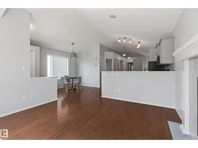 7815 14 AV SW photo 17