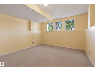 7815 14 AV SW photo 31