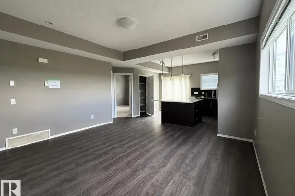#21 6520 2 AV SW photo 3