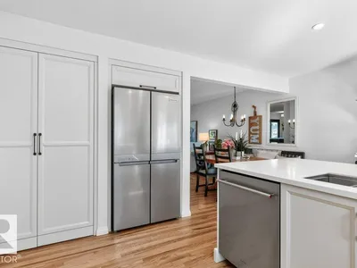 9047 52 ST NW photo 17
