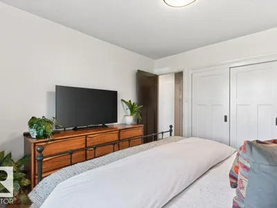 9047 52 ST NW photo 21